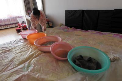 隆安楼上漏水，住户失联，小区没物管，业主维权难！律师来支招……